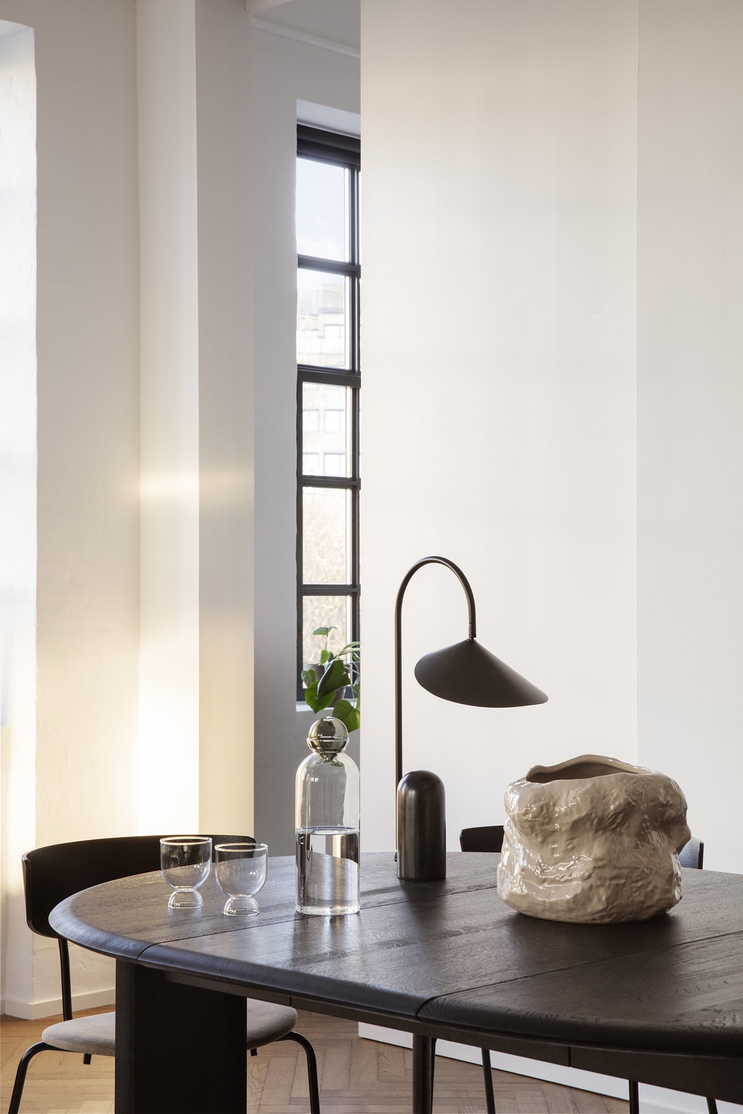 Ferm Living Bevel jatkettava pöytä 117-217cm musta