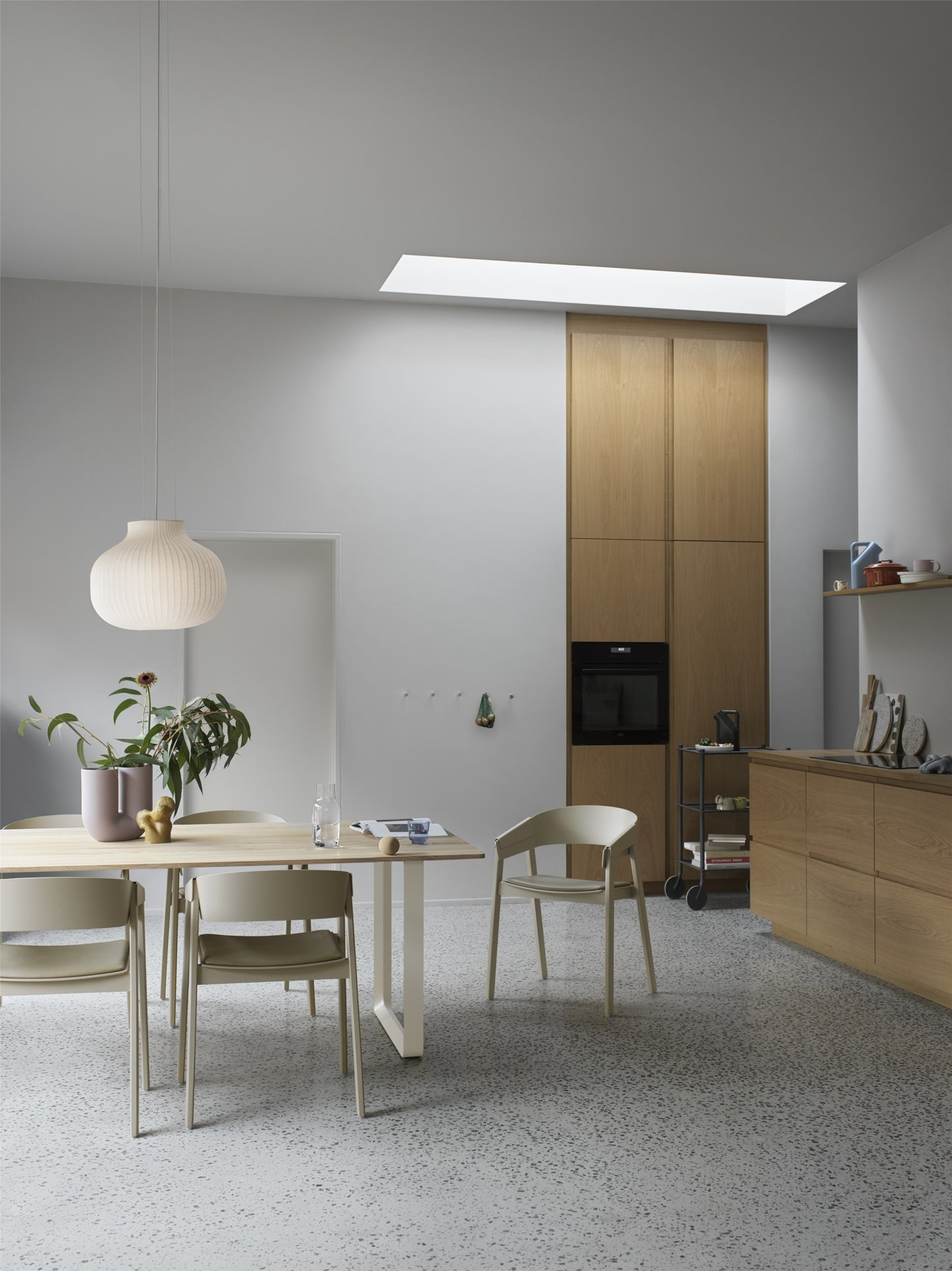 Muuto 70/70 pöytä 225x90 massiivitammi/hiekka