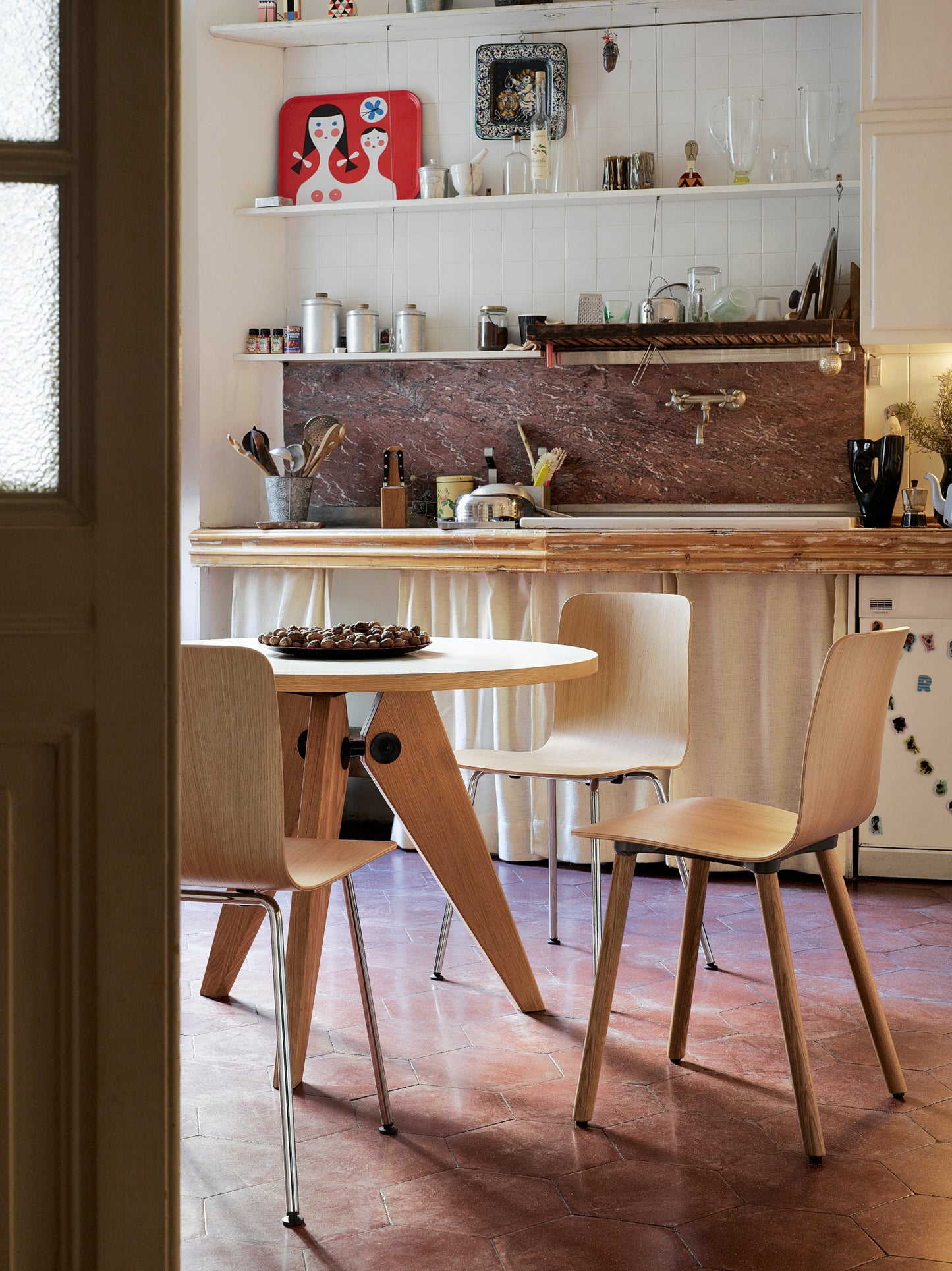 Vitra Guéridon pöytä Ø105 öljytty tammi