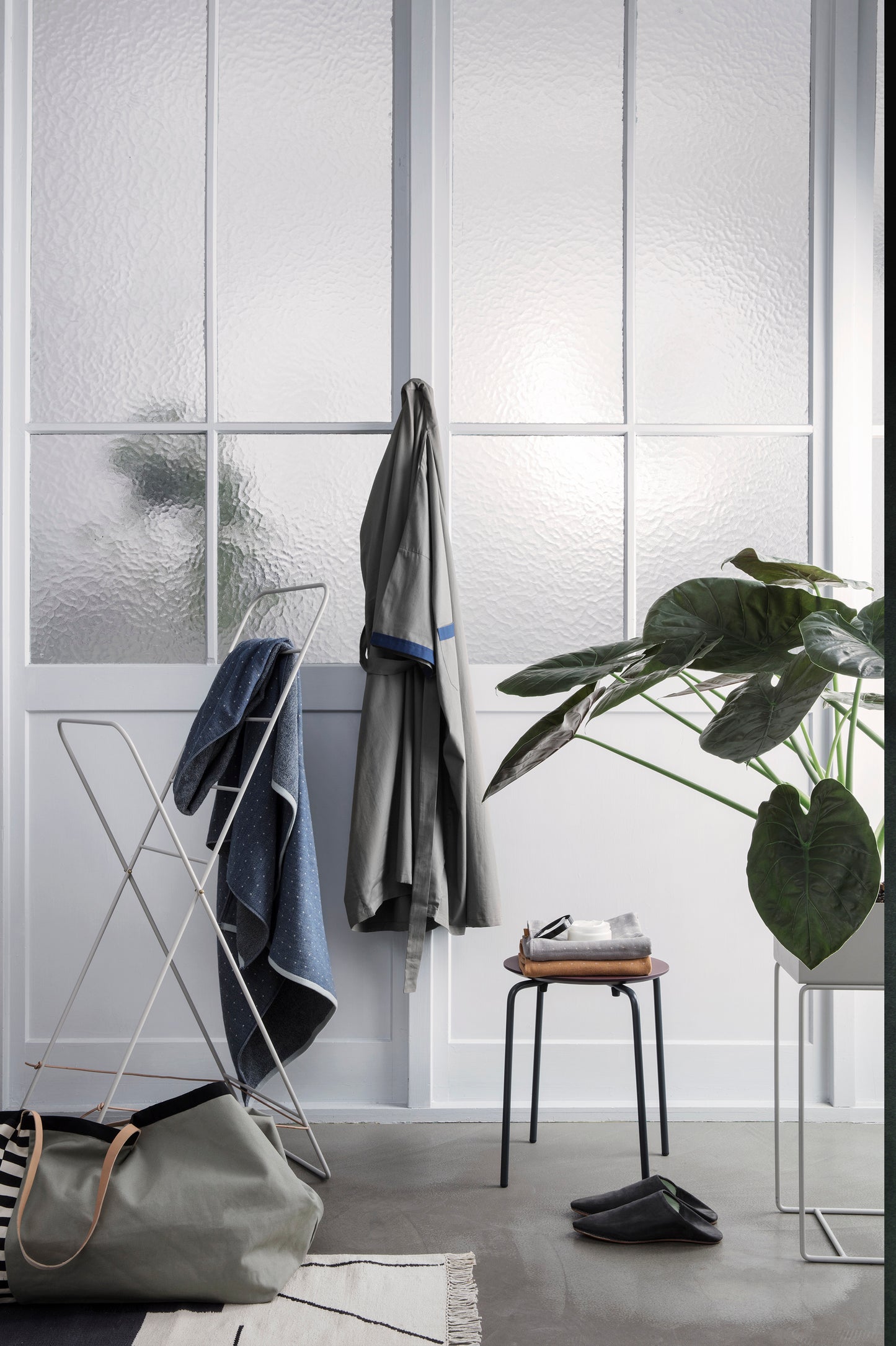 Ferm Living Herman jakkara musta