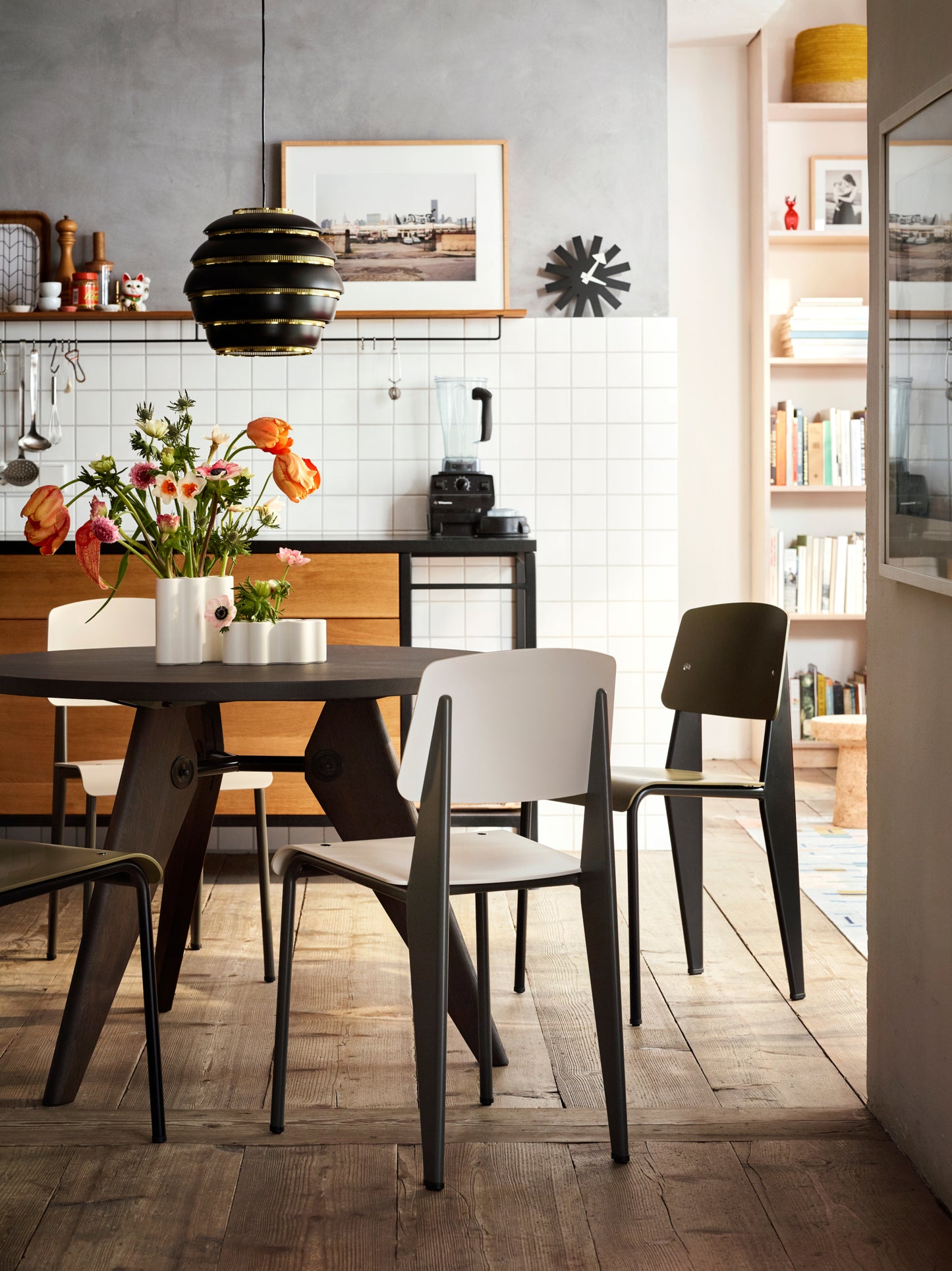 Vitra Nelson Asterisk kello musta
