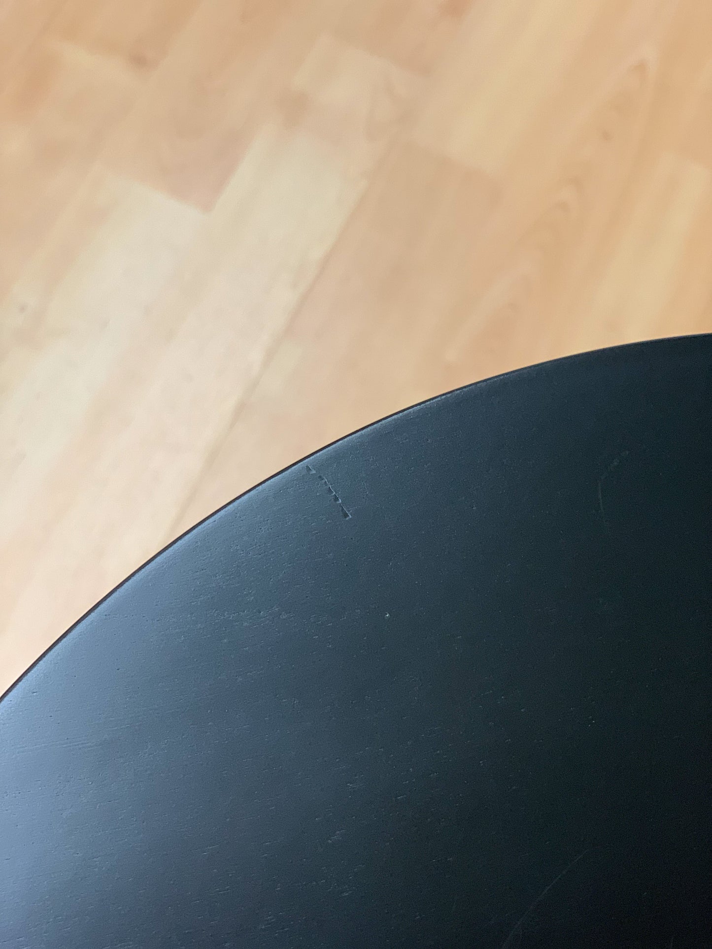 Artek E60 jakkara maalattu istuin musta (Myymälämalli)