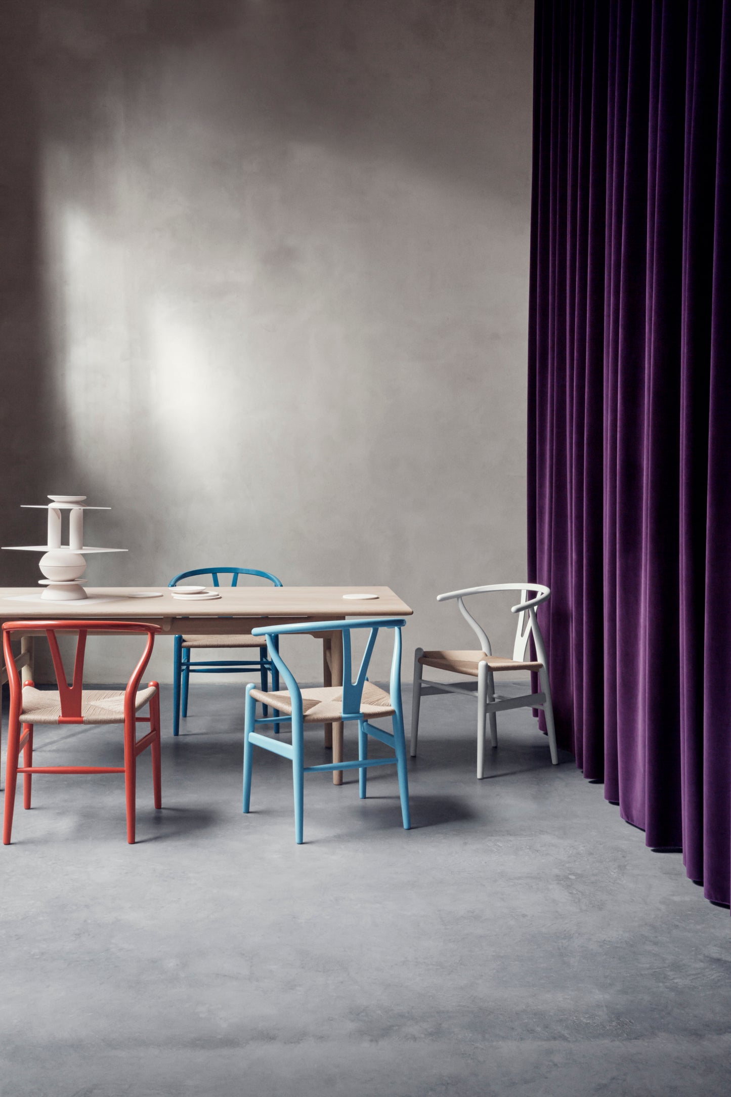 Carl Hansen & Søn CH24 Wishbone teräksensininen pyökki/luonnonväri