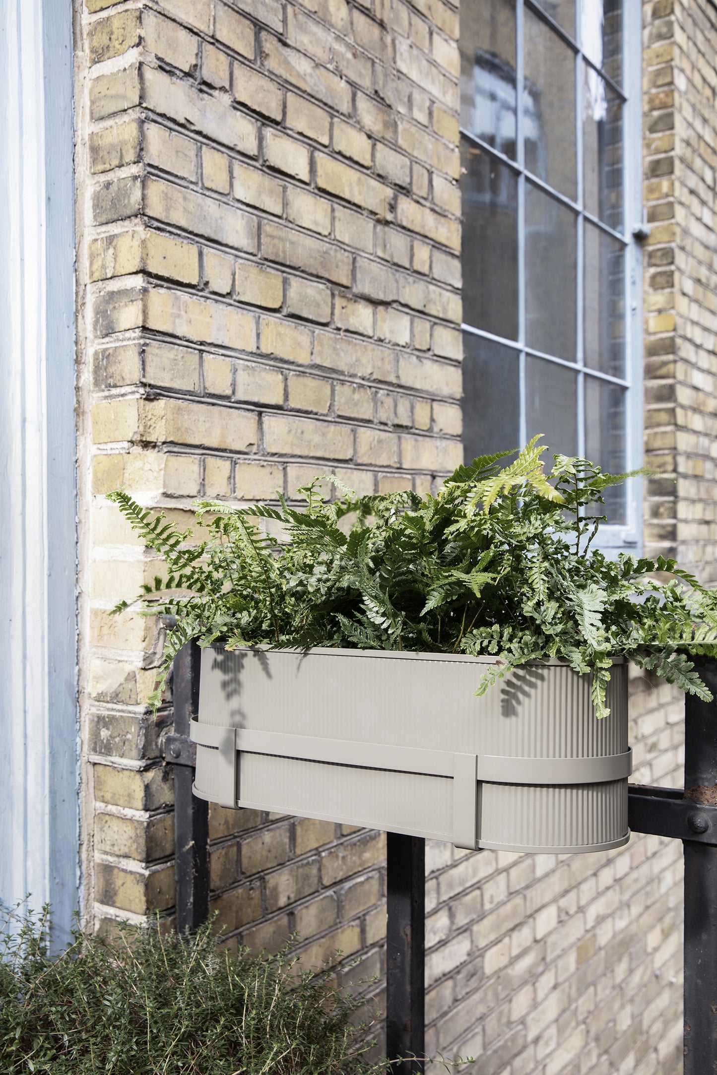 Ferm Living Bau Balcony Box tummanvihreä
